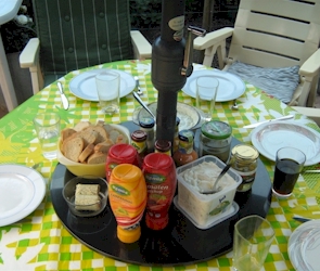lazy susan draaiplateau bij een bbq